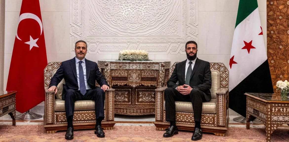 فيدان يلتقي الشرع في دمشق في ظل تحذيرات من ممر نحو السويداء