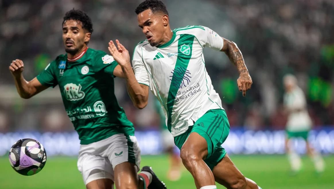 الأهلي السعودي يشكو حكم مباراة الاتفاق