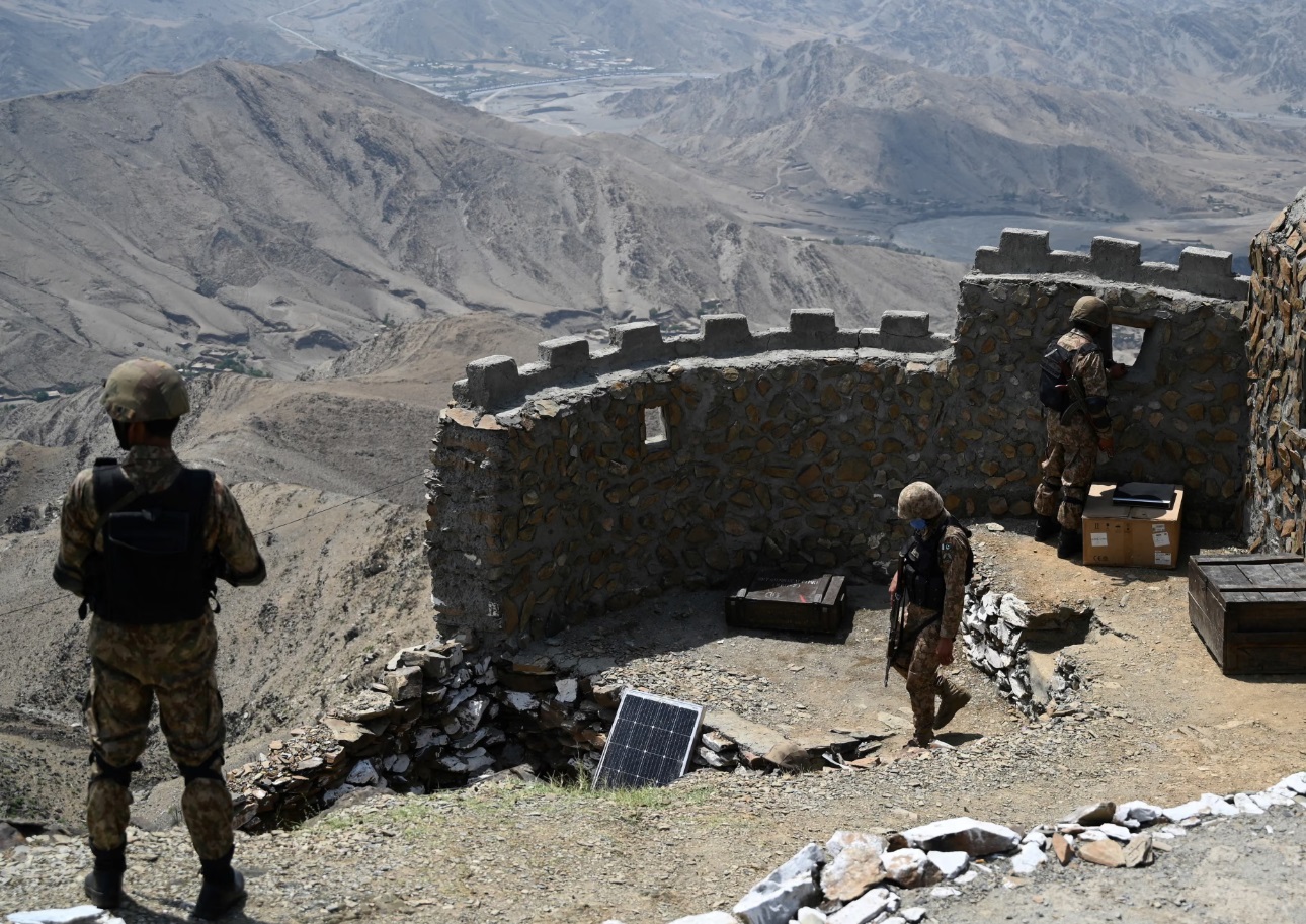 عاجل| أفغانستان تنفذ ضربات انتقامية ضد مواقع باكستانية على طول خط دوراند