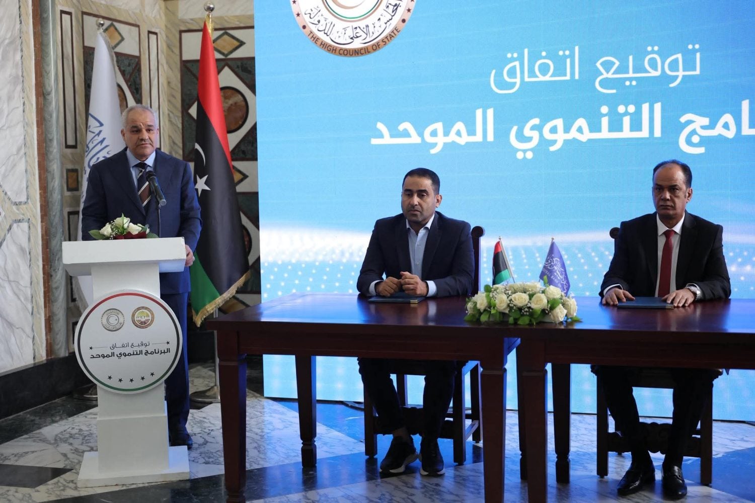 لحظة القاء المحافظ كلمة المؤتمر.