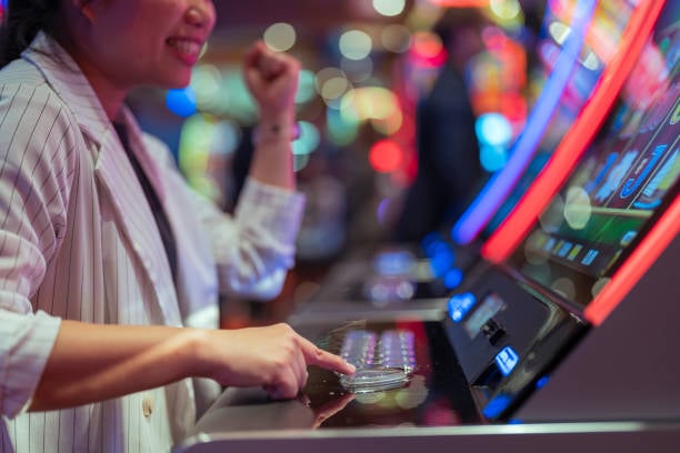 احد الزوار في نادي القمار 