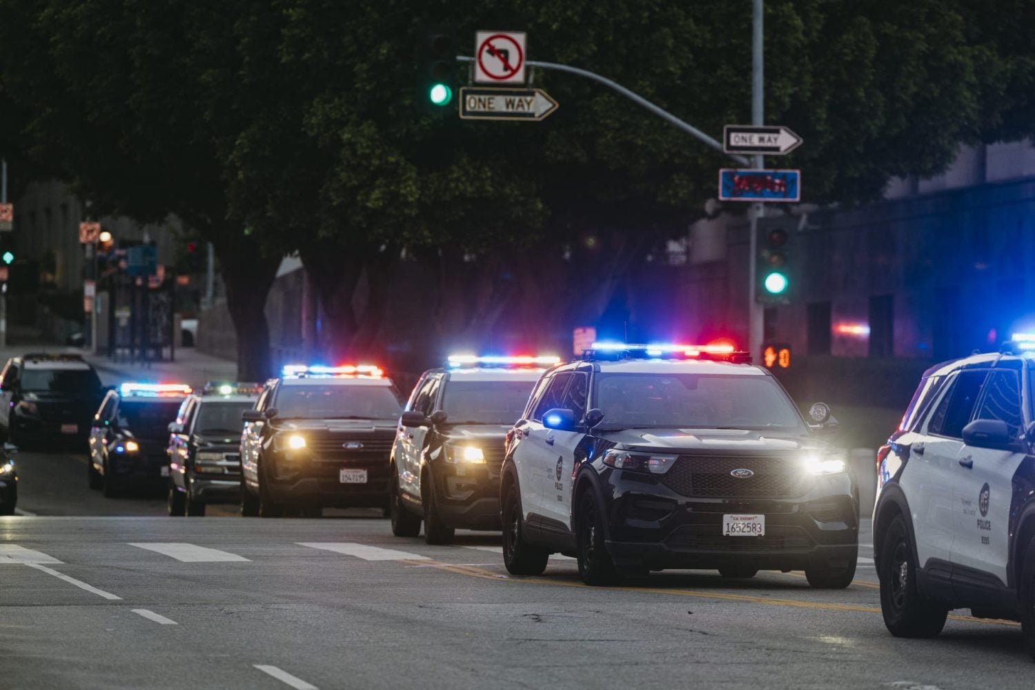 عاجل.. استنفار أمني في أمريكا ووقوع قتلى وجرحى في حادث إطلاق نار جماعي بكاليفورنيا