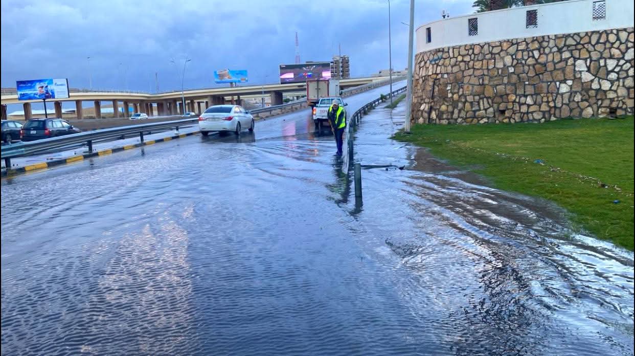 بعض مناطق تظهر تجمع مياه الأمطار الغزيرة 