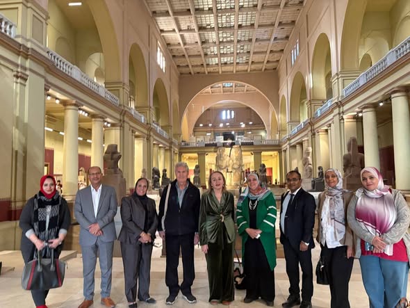 لقاء مع الفنانة رنده فؤاد في معرض المتحف المصري