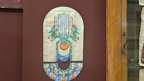 لوحات فنية على ورق البردي 